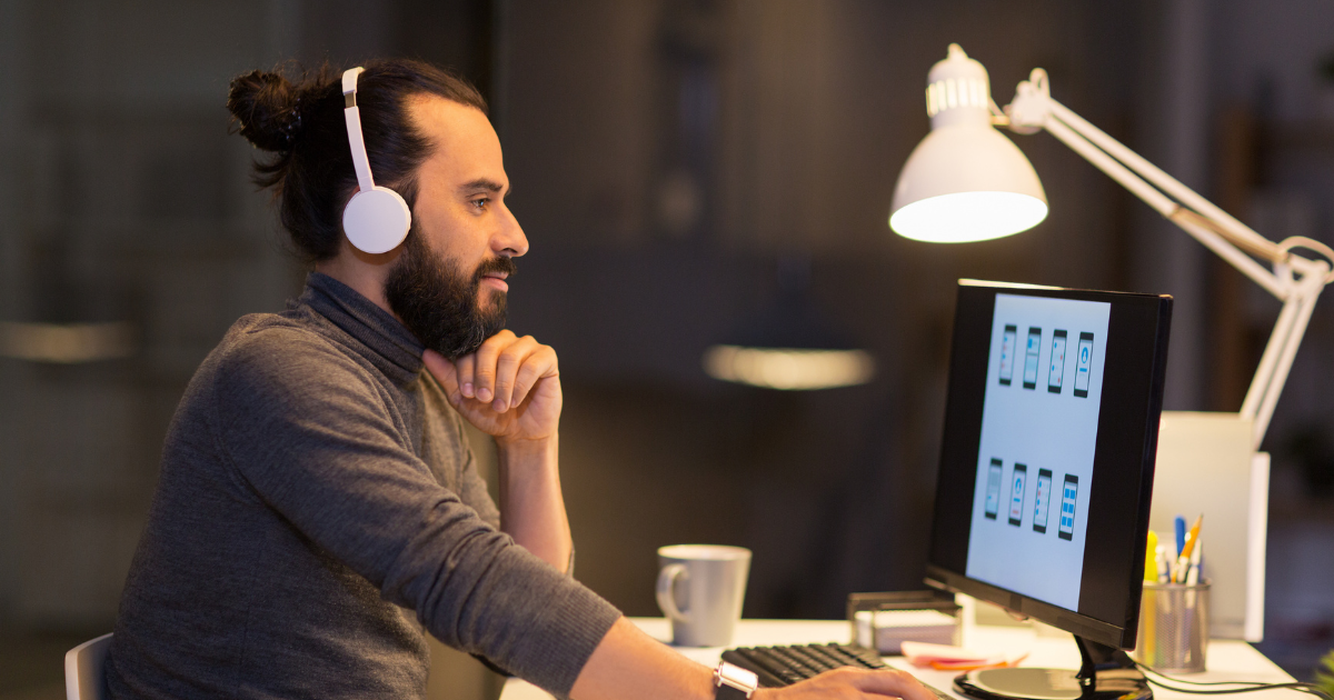 Man working in an optimal work environment with noise canceling headphones